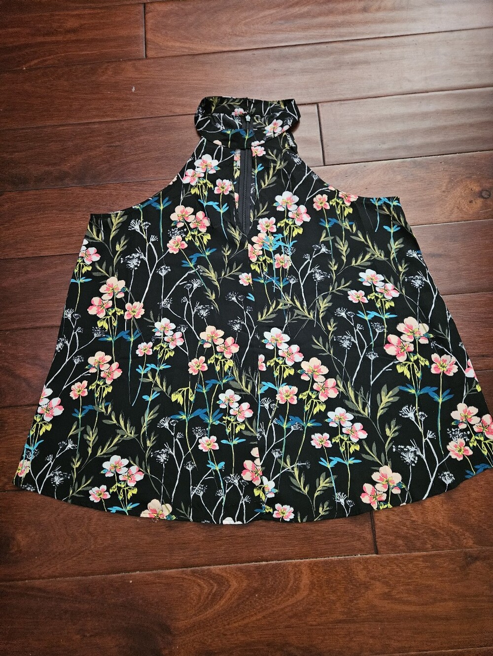 Express Keyhole Flowy Tank In Floral - Picture 4 of 7